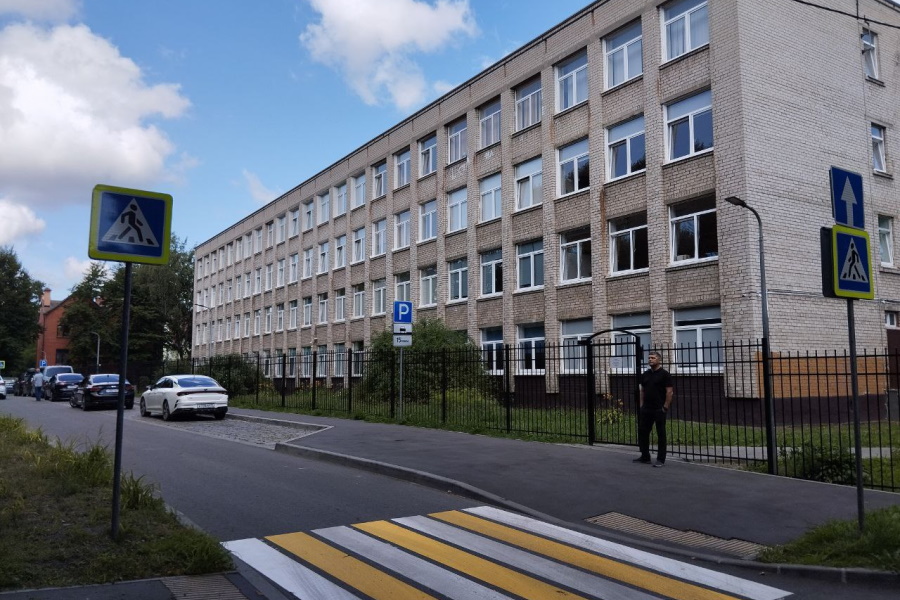 Горвласти придумали, как решить вопрос с пробками у школ без расширения дороги (фото)