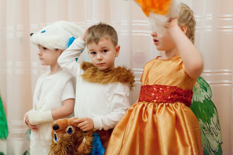 “Обычная сказка”: фоторепортаж с новогоднего утренника в детском саду