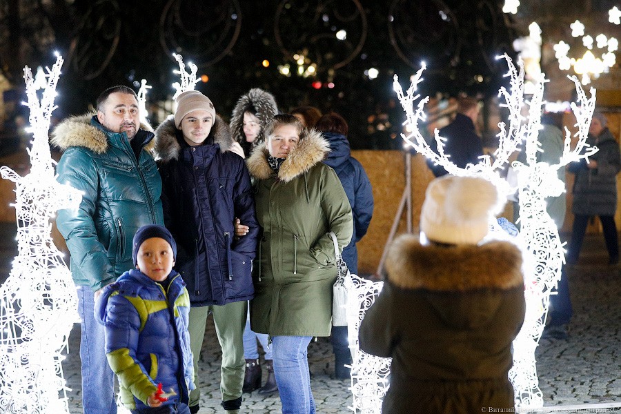 Открути оленю ушко: центр Калининграда украсили к Новому году (фото)