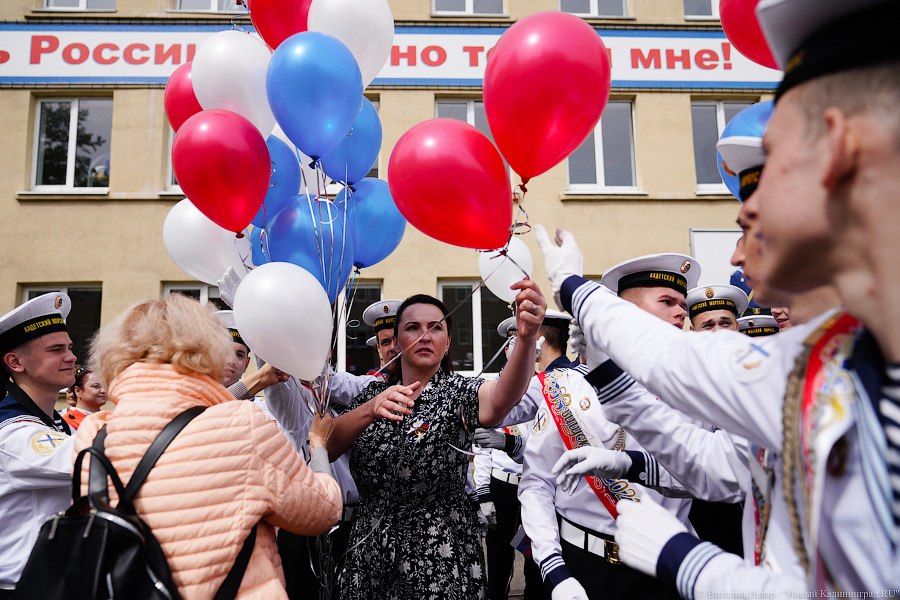 Вальс и дистанция: «Последний звонок» в калининградском кадетском корпусе (фото)