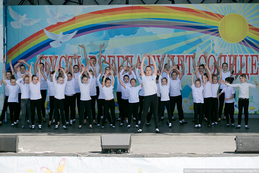 «Пляши от души»: в Центральном парке Калининграда лето встретили танцами