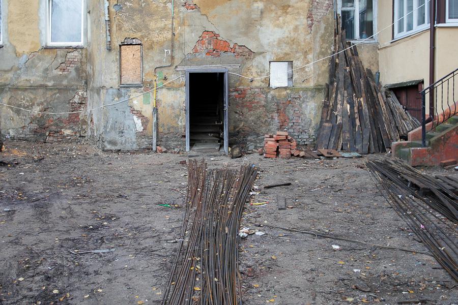 «Мы обиваем пороги, а толку нет!»: власти не спешат ремонтировать сгоревшие дома в Советске