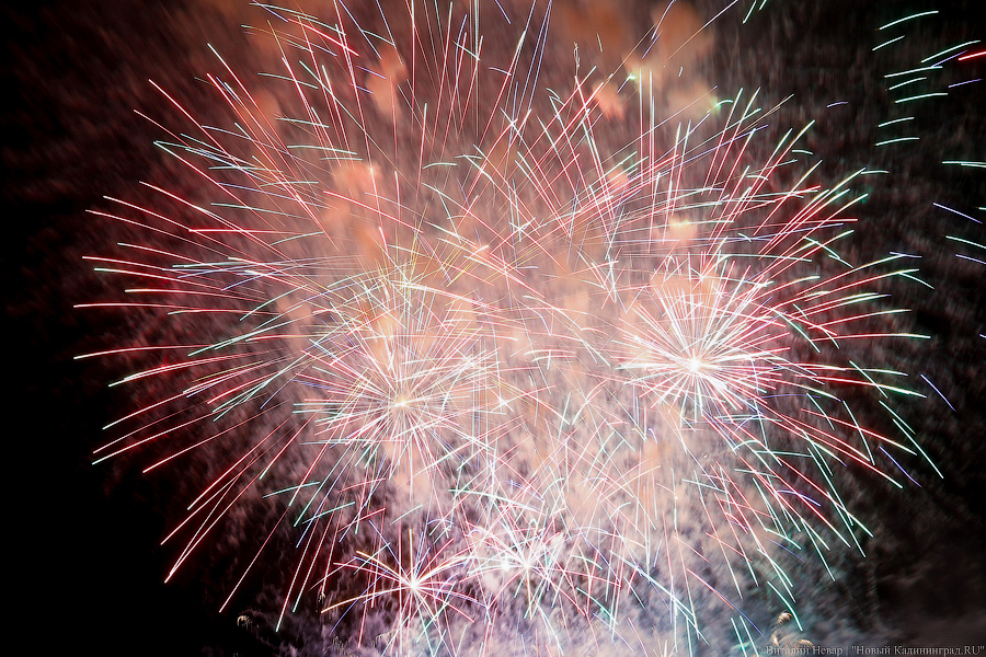 Небо, море и огни: в Зеленоградске стартовал чемпионат фейерверков