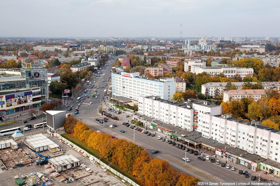 Взгляд с 22 этажа: губернатор и мэр забрались на крышу Дома Советов