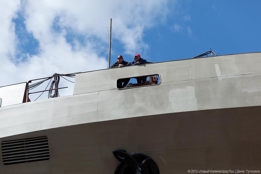 «Подарок ко Дню рождения»: фоторепортаж со спуска на воду БДК «Иван Грен»