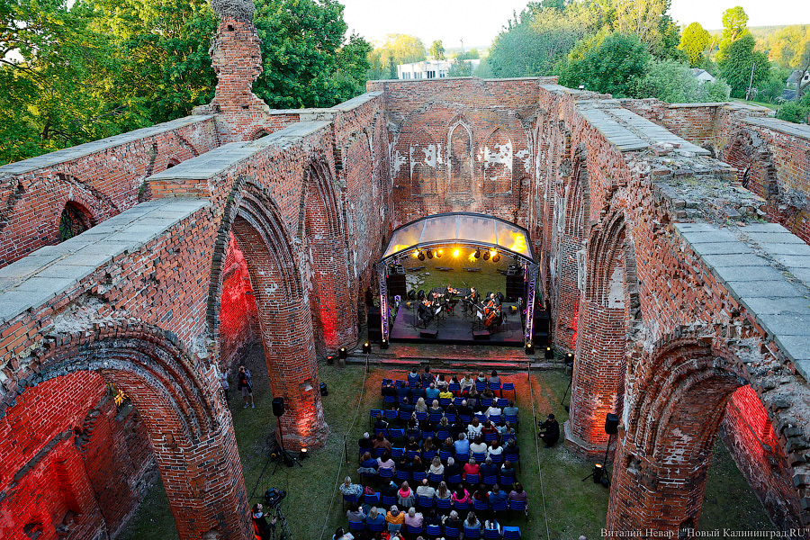 Музыкальное приношение: концерт в руинах кирхи Святого Якоба в фотографиях (фото)