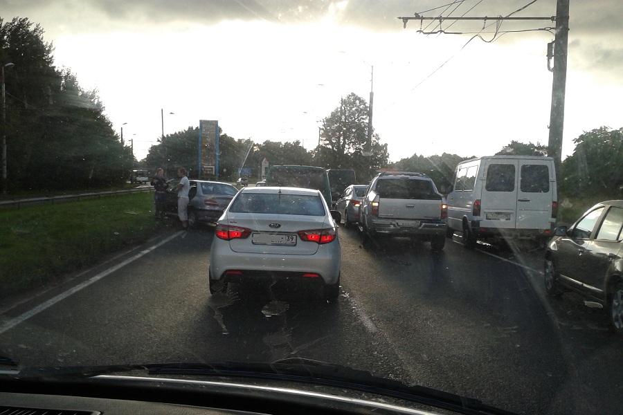 «День жестянщика»: 5 аварий на одном маршруте в Калининграде