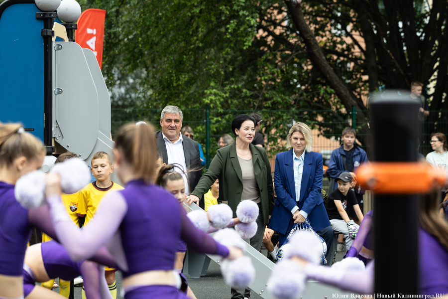 В Калининграде во второй раз за пятилетку открыли спортплощадку на Трибуца (фото)