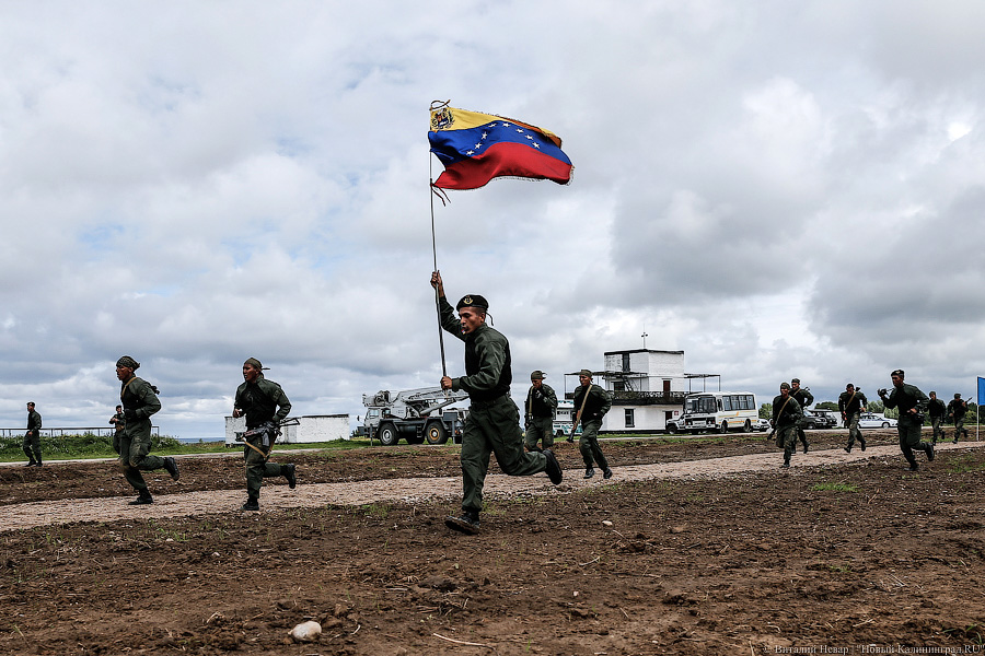 Чей морпех круче всех: фоторепортаж с конкурса «Полоса препятствий»