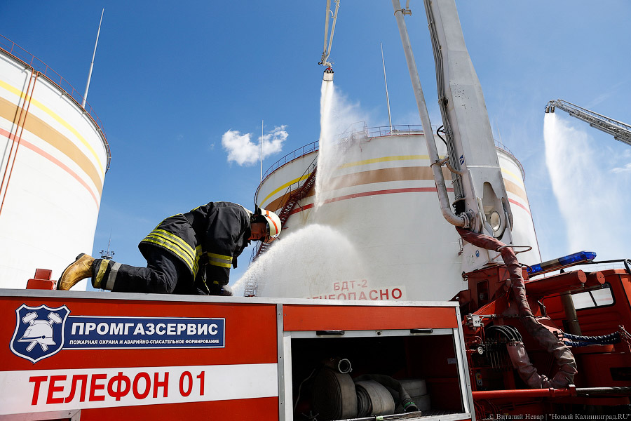 «Туши ТЭЦ»: в Калининграде прошли массовые учения МЧС