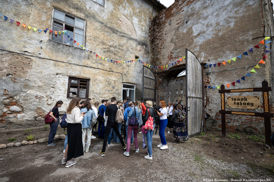 Оживший замок: как в Полесске прошёл фестиваль «Хранителей руин» (фото) (видео)