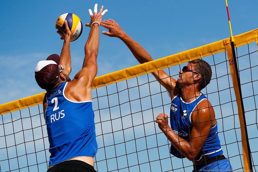 Лежали на пляже? Вот что было на песчаных кортах совсем рядом с вами (фото)