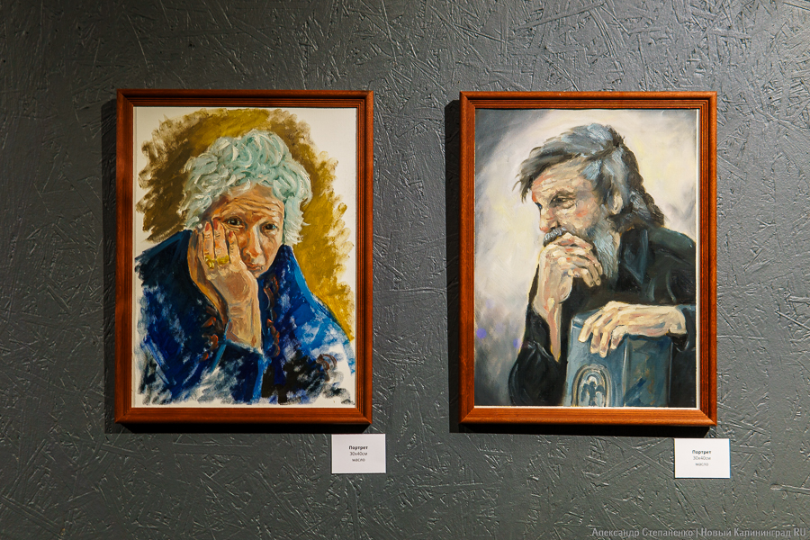 Яркие рыбы и джаз: в «Воротах» открылась персональная выставка Глеба Ванина