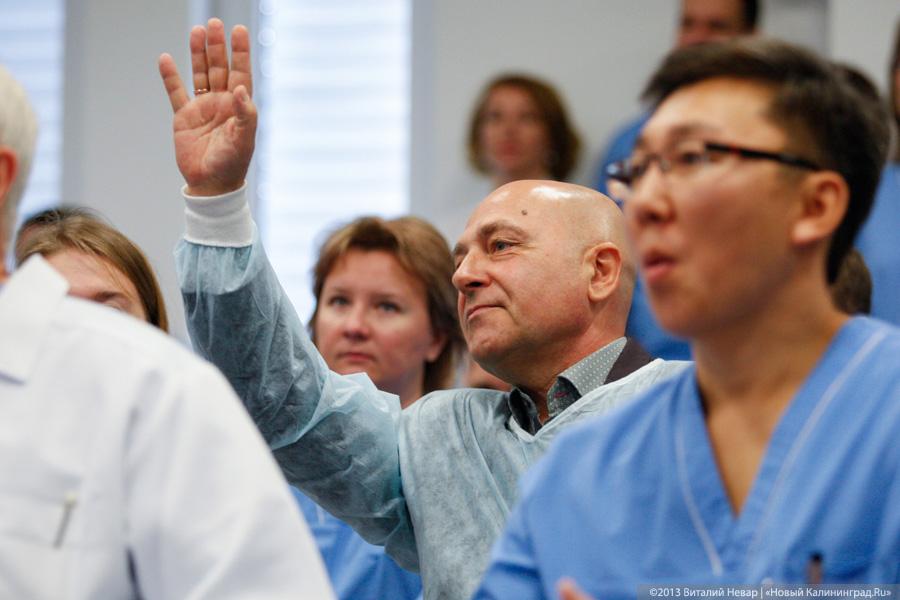 Больше не бездомные: первым медикам кардиоцентра вручили ключи от квартир