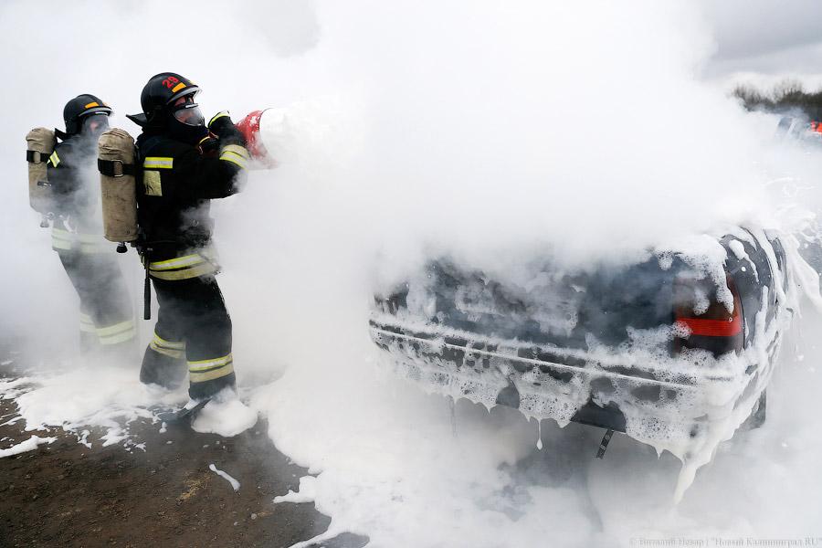 ДТП со зрелищным финалом: под Калининградом прошли учения спасателей