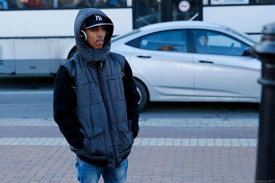 «Морозный гимн»: курсанты и школьники отметили День Конституции флешмобом