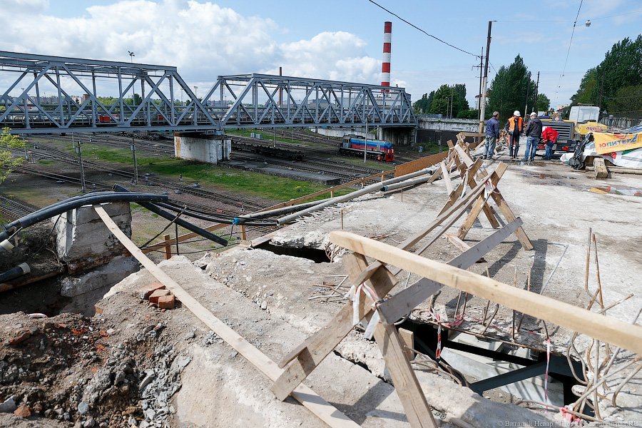 С переменным успехом: мост на Суворова ремонтируется с отставанием (фото)