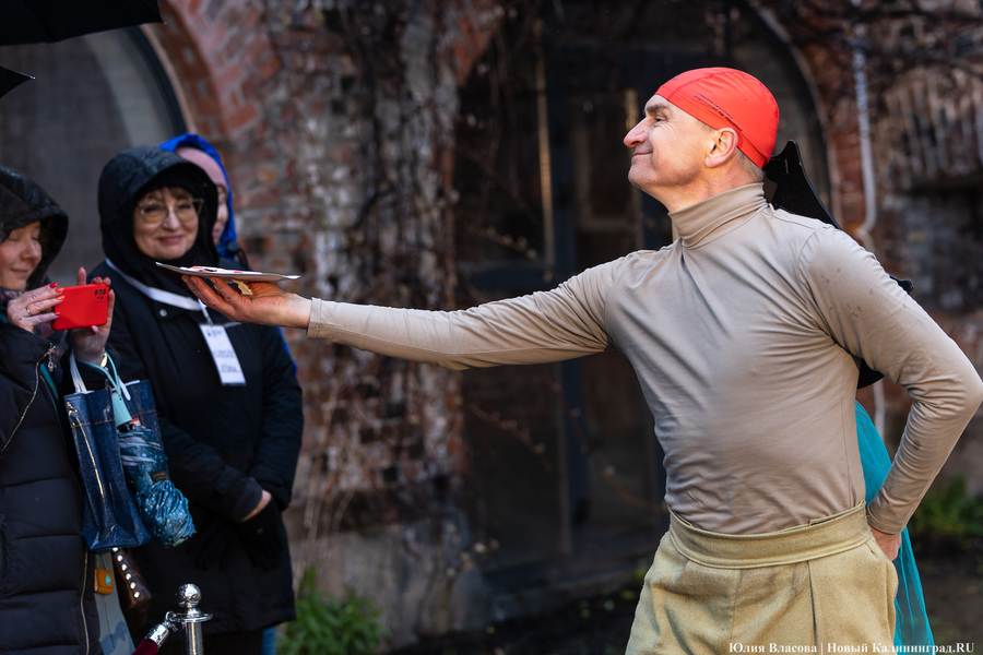 Не кантовать: в башне «Врангель» сыграли спектакль про Канта