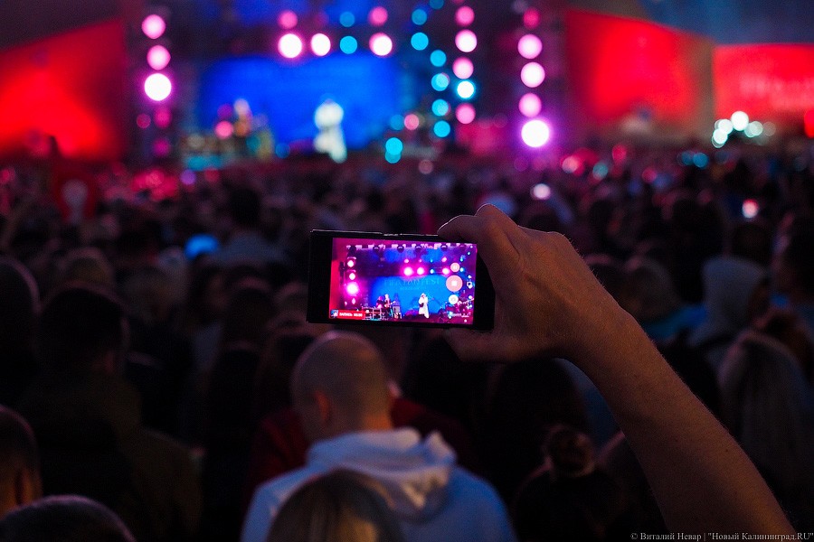 «Не приостановленный»: «Мумий Тролль» на закрытии фестиваля болельщиков ФИФА