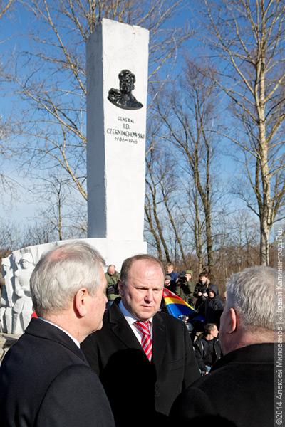 Наш герой и «не их герой»: как прошла церемония памяти Черняховского в Польше
