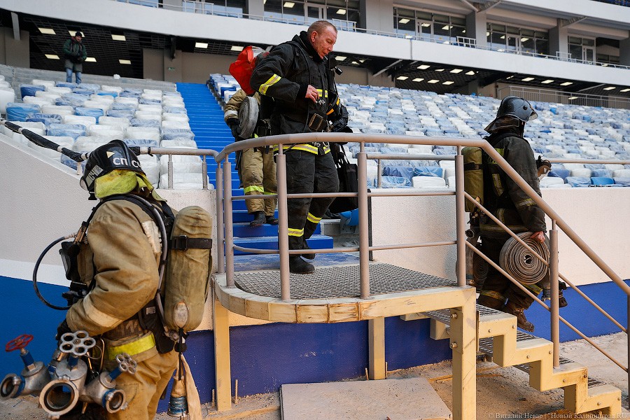 Просто «огонь»: масштабные учения МЧС на стадионе «Калининград» (фото)