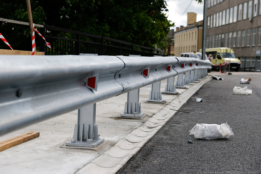 «Экватор» и «желтый глаз»: в Калининграде идет ремонт дорог и тротуаров 