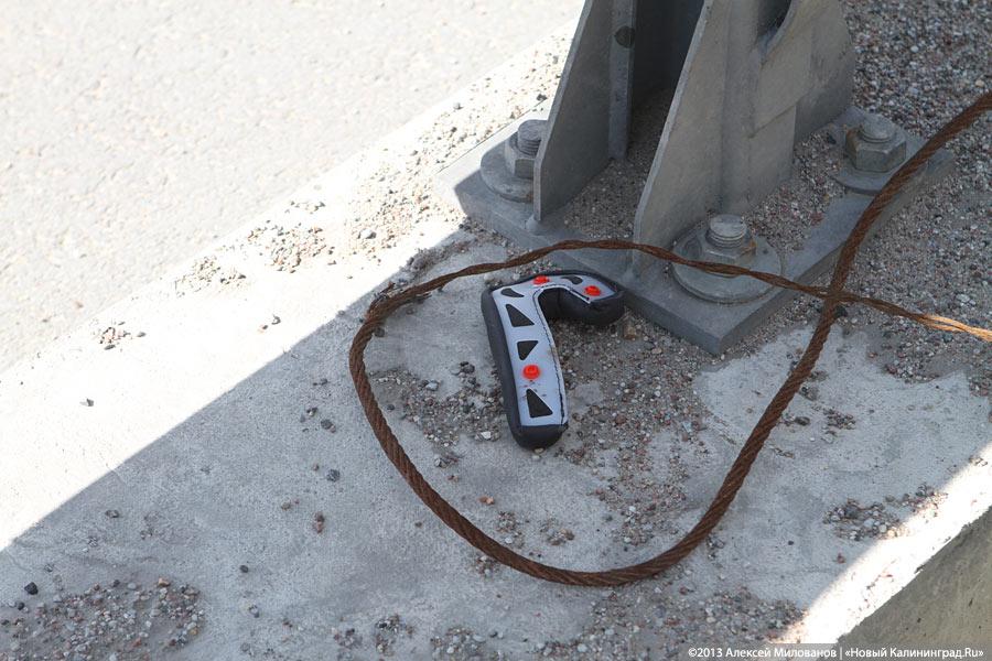 На второй эстакаде разбился мотоциклист, мотоцикл проехал ещё 300 метров (фото)