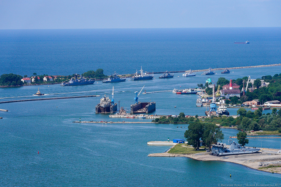 В Балтийске готовятся ко Дню ВМФ. Посмотрите на парад кораблей с высоты (фото)