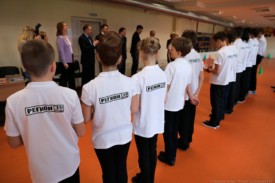 На игрушечных машинках: в Калининграде открылась «начальная» автошкола