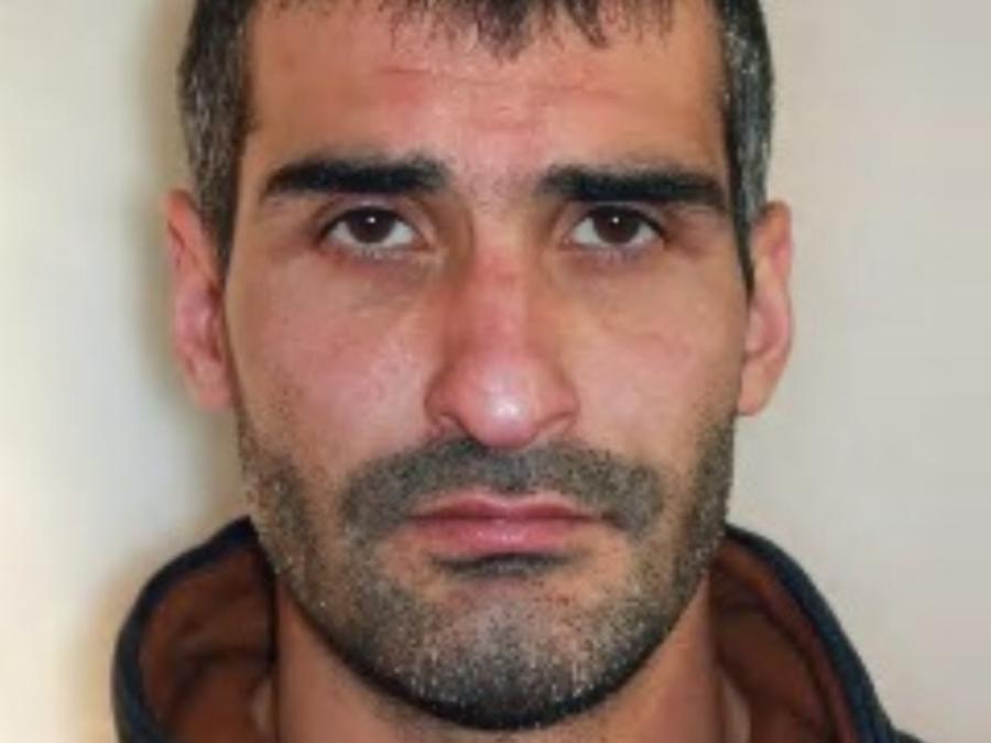 Полиция Зеленоградска разыскивает мужчину, подозреваемого в наркоторговле (фото)