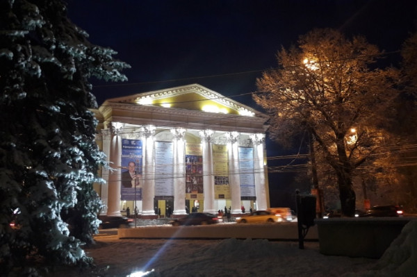 Драмтеатр пригласил Эмира Кустурицу на премьеру спектакля по его фильму