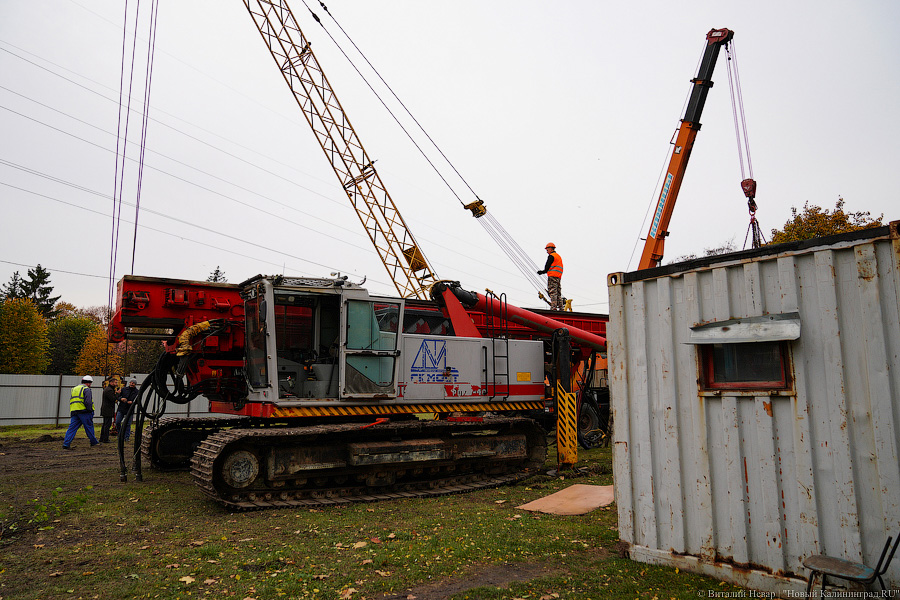 «Право имеем»: рядом с немецким домом на ул. Галицкого начали устанавливать забор