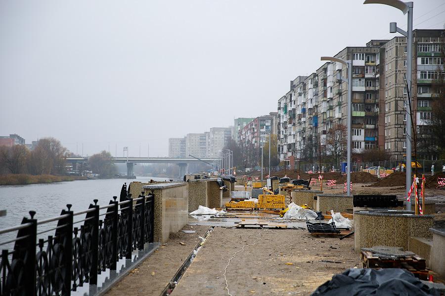 В грязь: Цуканов и Ярошук проверили Памятник балтийцам и набережную Трибуца