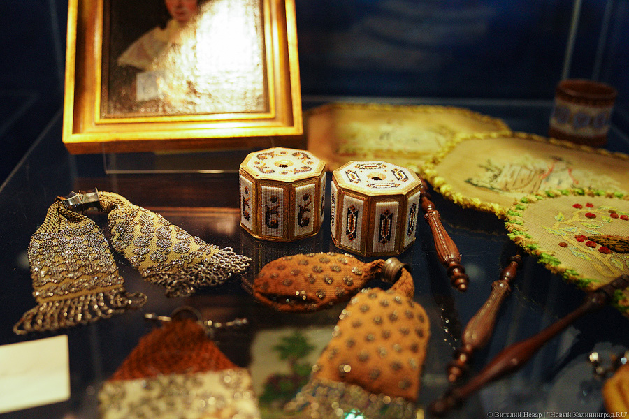 Тонкие материи и тюремная соломка: в Музее искусств открывается выставка Александра Васильева