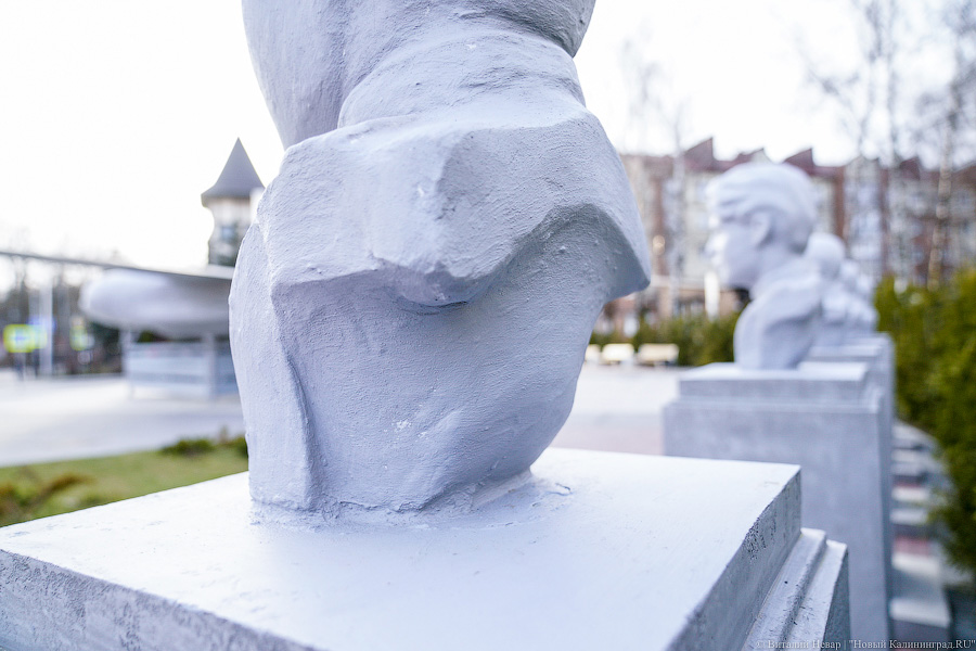 В Чкаловск вернули бюсты лётчиков после реставрации. Вот как они теперь выглядят