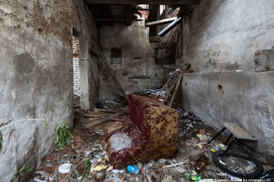 После 30 лет разрушений: в Железнодорожном готовятся к восстановлению фахверковых складов (фото)