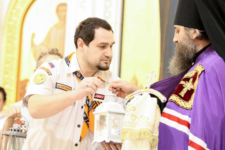 Рождество Христово: богослужение в Храме Христа Спасителя (фото)