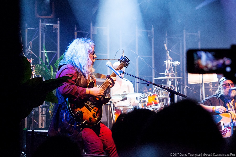 Сказки про тесноту: как «Аквариум» выступил в клубе «Вагонка»