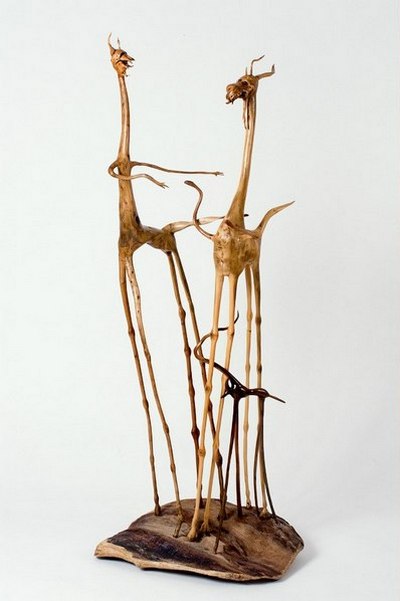 В Янтарном открылся музей сюрреалистических скульптур из корней деревьев