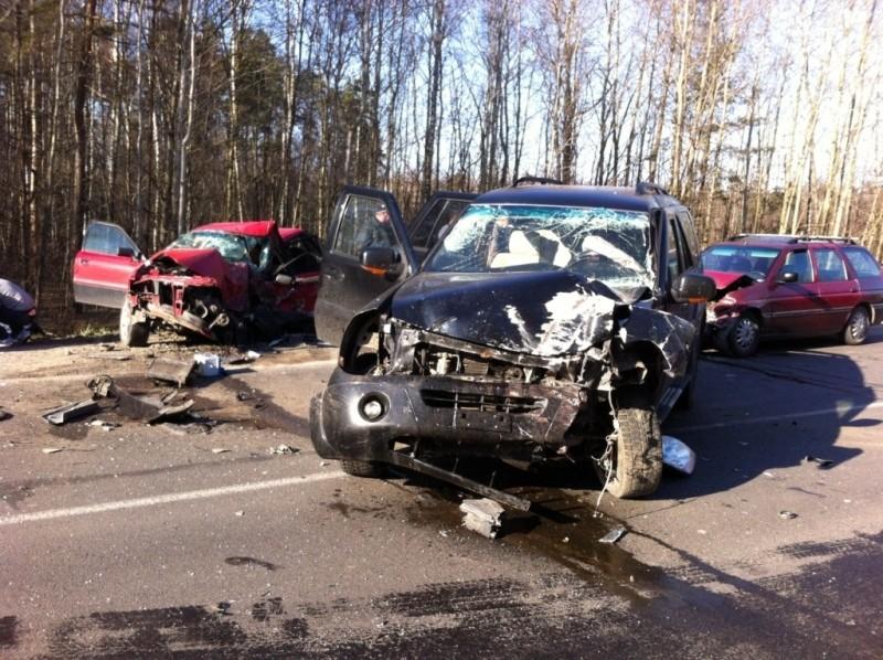 ДТП с участием трёх автомобилей около Ижевского: пострадали двое, один погиб (фото)