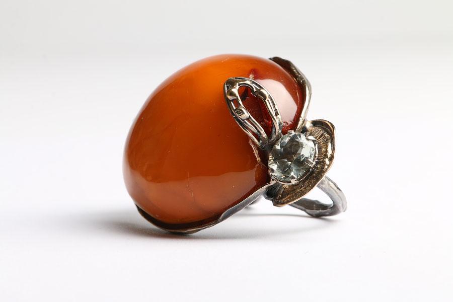 Что у янтаря на уме: в Музее янтаря открылась выставка ведущих ювелиров Латвии