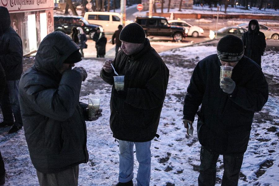 Суть супа: кто кормит калининградских бездомных