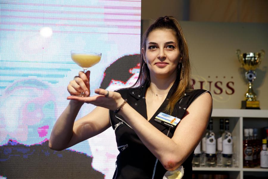 Море, поэзия, коктейли: в Калининграде выбрали обладателя «Янтарного шейкера»