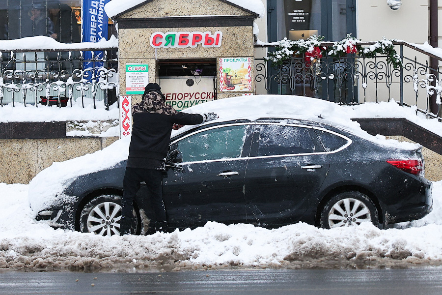 Хаос под белым покрывалом: как выглядит утонувший в снегу Калининград (фото)