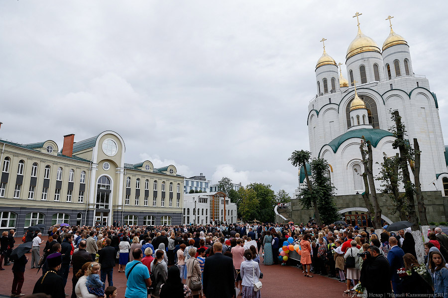 Патриарх и дети: в Калининграде освятили новый корпус православной гимназии 