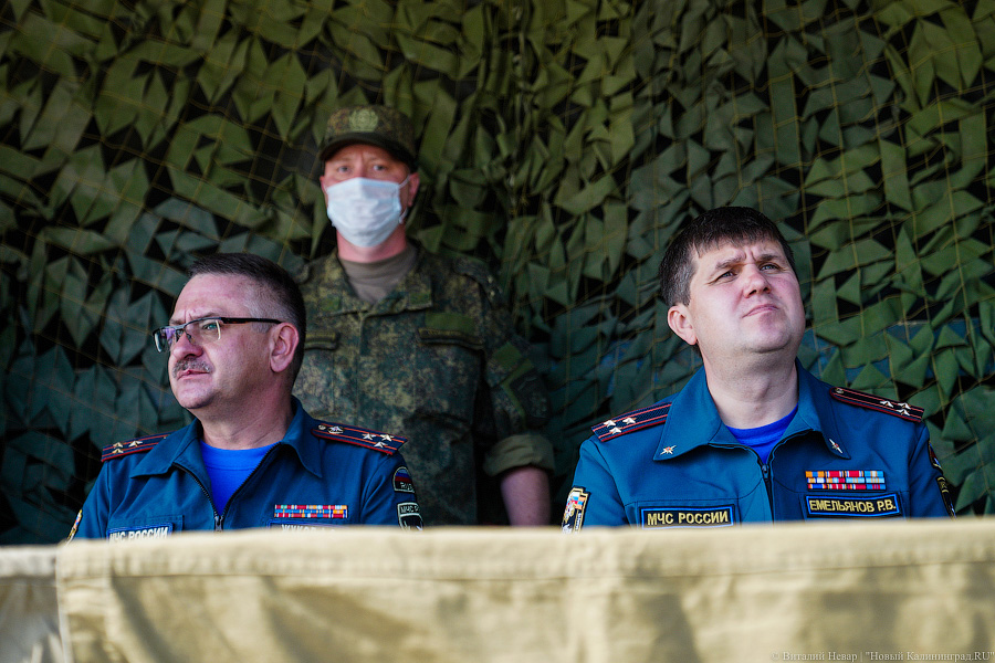 Более 70 тонн воды: как в Калининградской области «тушили» военные склады (фото)