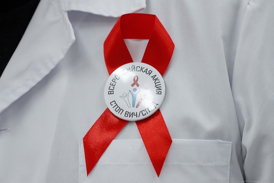 В кабмине одобрили законопроект о праве больных ВИЧ и гепатитом С усыновлять детей