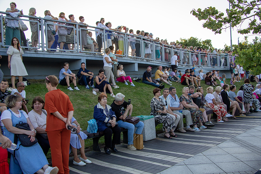 Юлиан на закате и танцы под хиты прошлых лет: Калининград отмечает День города (фото)