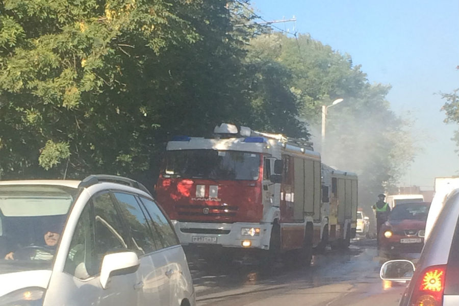 Очевидцы: на Невского загорелся пассажирский автобус (фото)