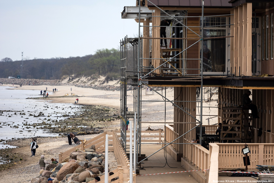 Монополия на пляж: как выглядит скандальное кафе в Зеленоградске, которое власти называют «НТО» (фото)